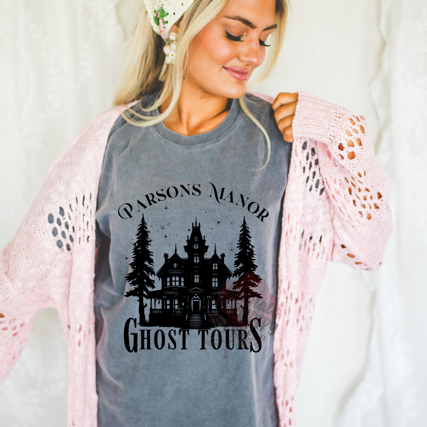 OFFICIALLY LICENSED BY HD CARLTON Parsons Manor Ghost Tours Tee Fairytaleavenue